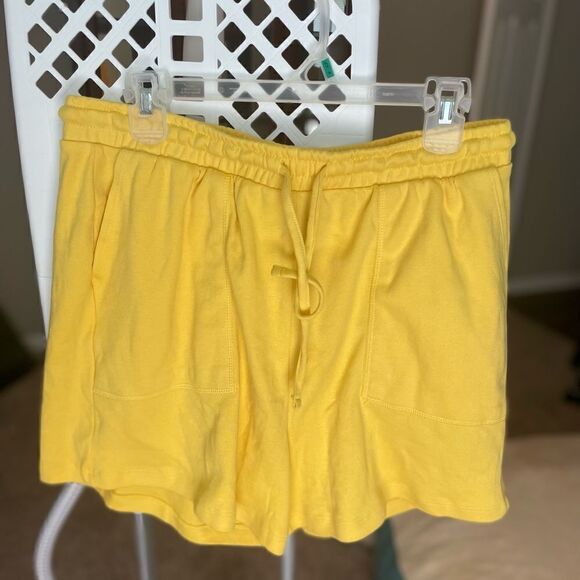 NWT XL yellow beach shorts 🏝️ 🛍️ - Picture 1 of 3